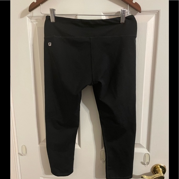 Fabletics Black Stretch Capri - Picture 1 of 5